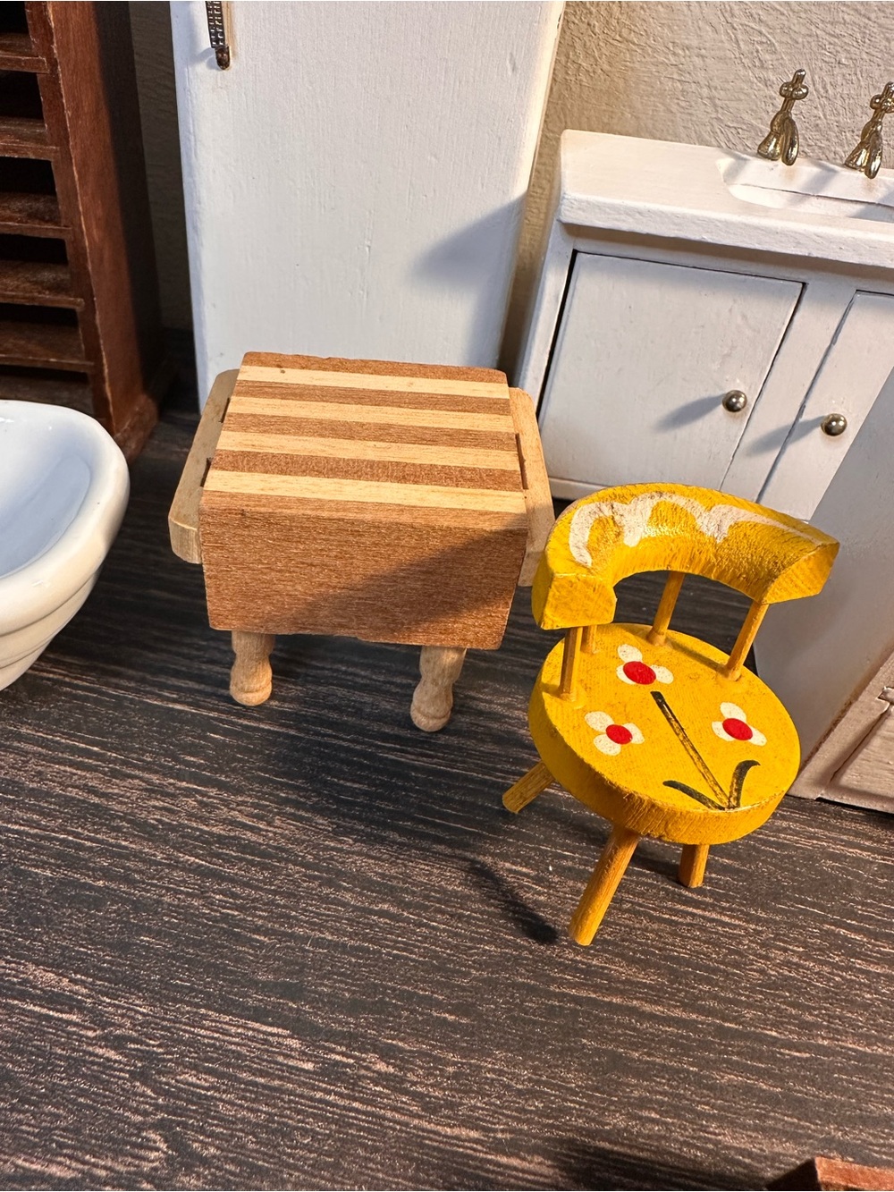 Doll house furniture - Picture 6 of 15